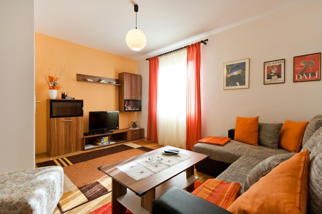 Apartments Neda Porec Bagian luar foto